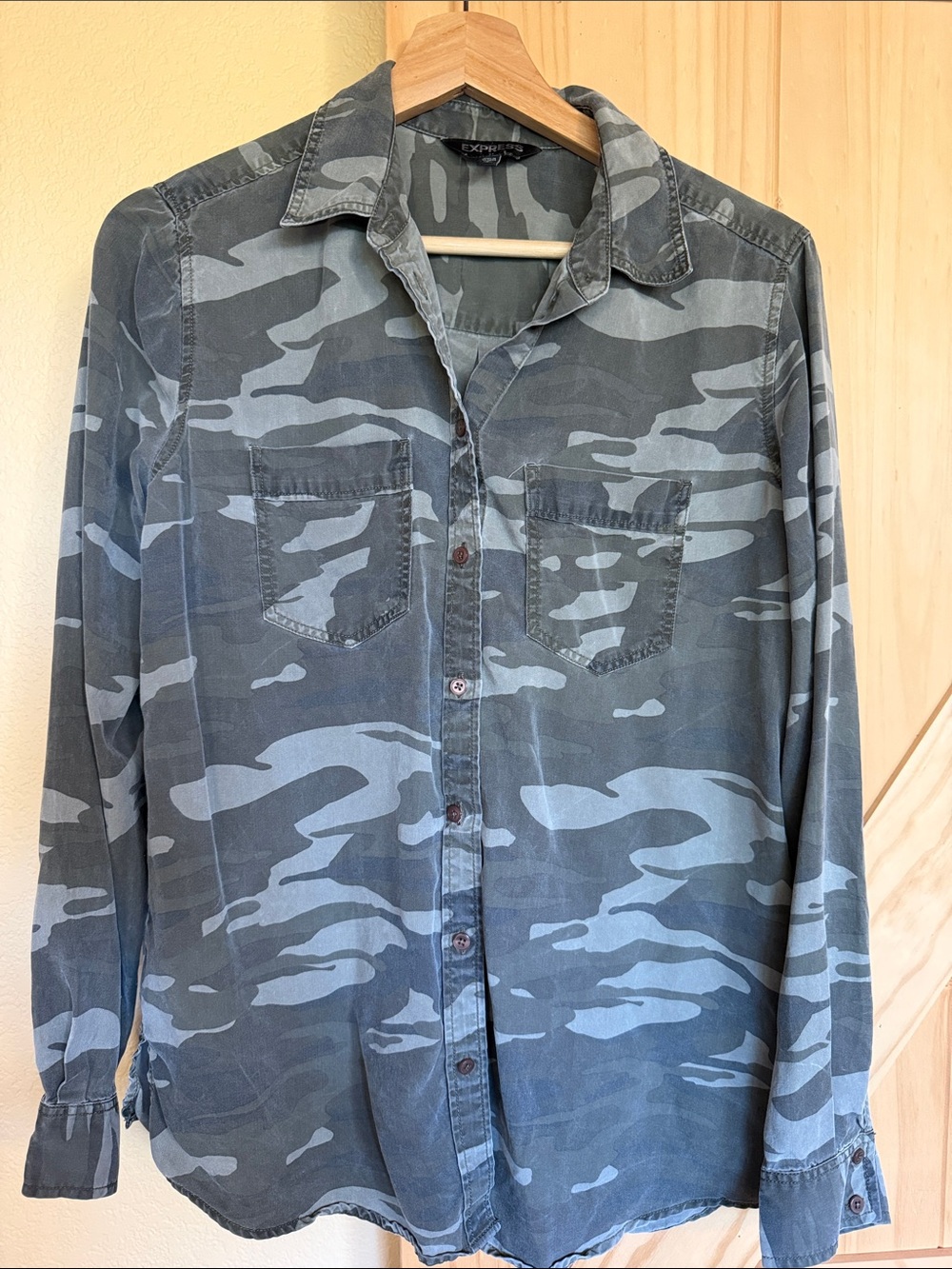Express Men's Blue Gray Camo Button-Down Shirt